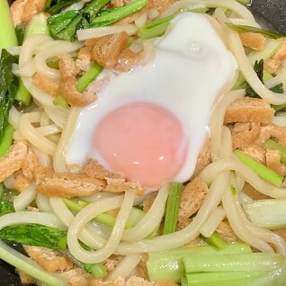 コレは揚げに染み込んだ出汁が決めての焼きうどん